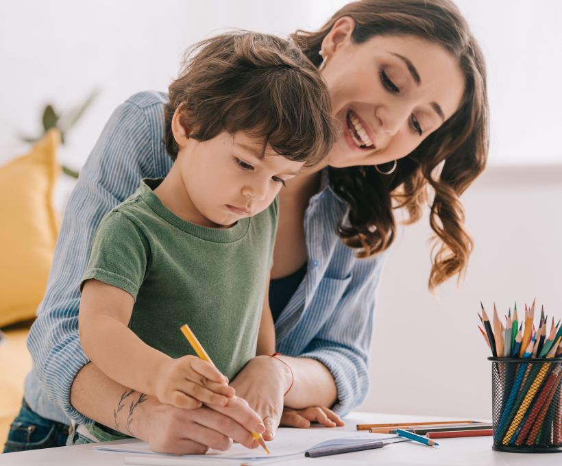Brincadeira educativa para aprender a escrever.