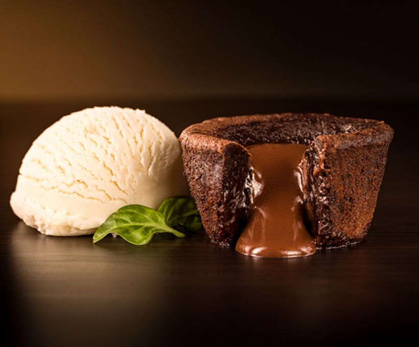 Aprenda a fazer Brownie Recheado com Sorvete