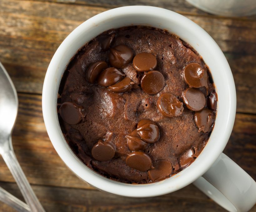 Bolo de caneca de chocolate de microondas